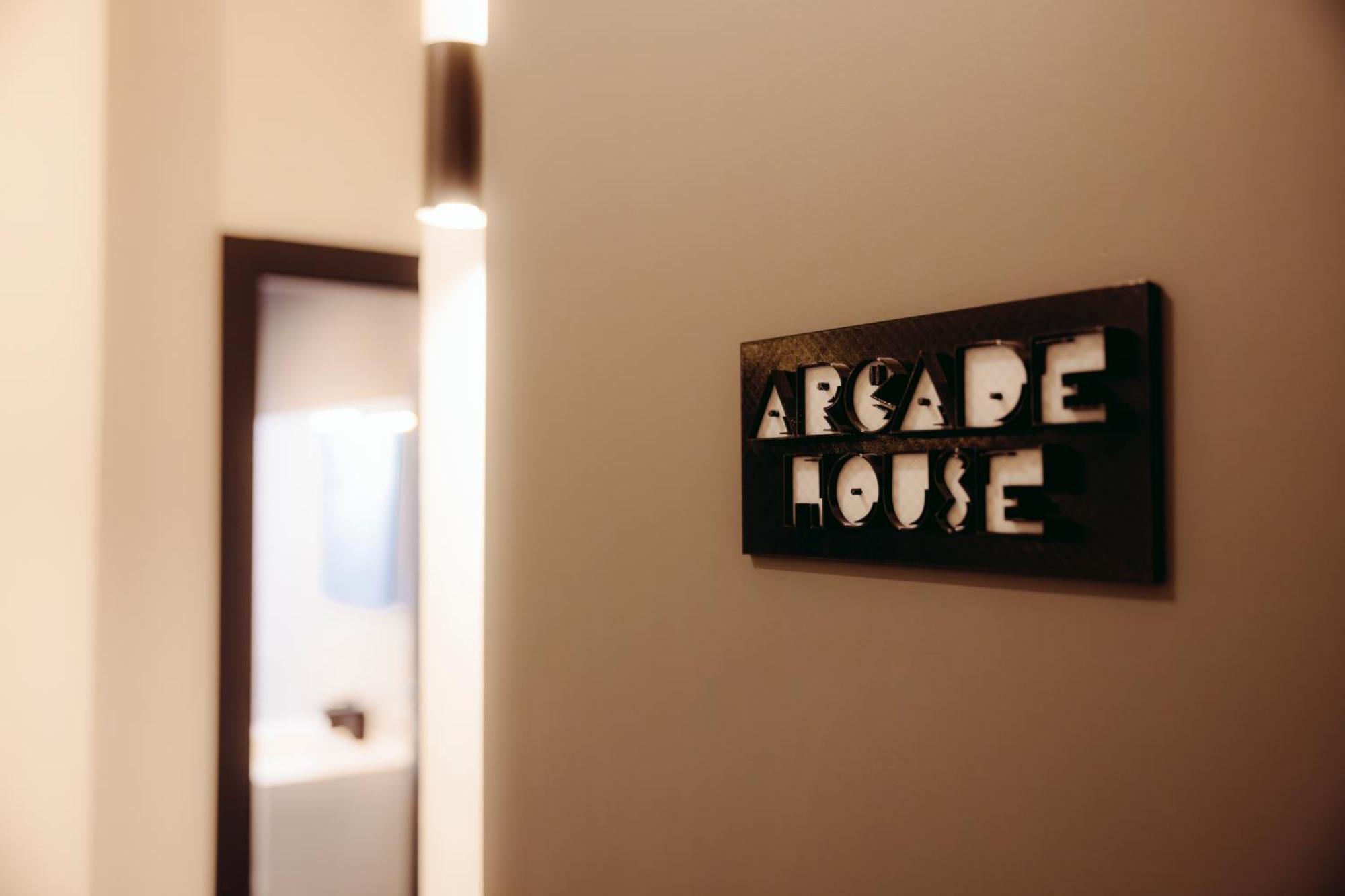 Arcade House Verona Fiera Netflix + Videogame Kültér fotó